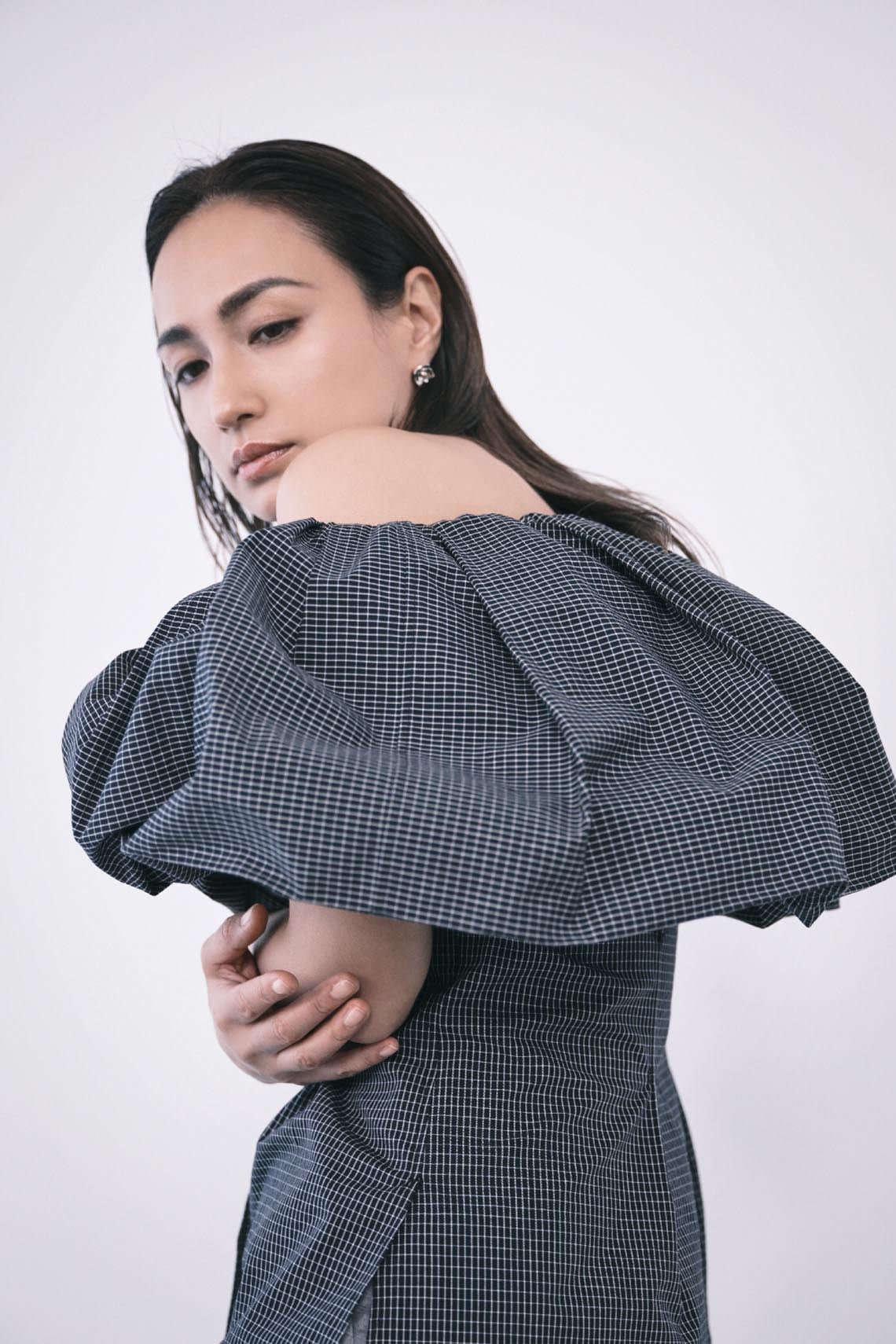 ruffle blouse × tapered pants