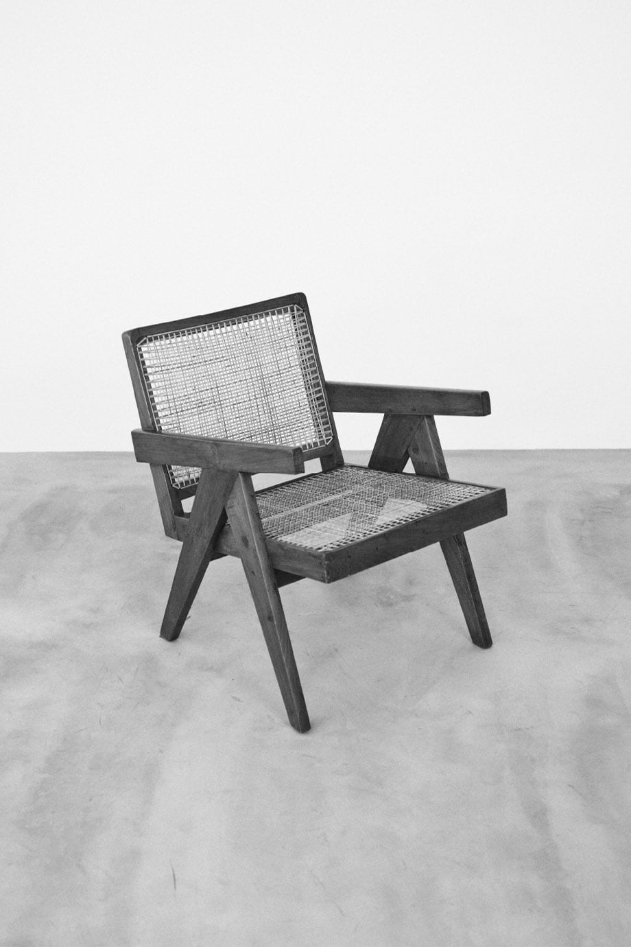 knit pullover × leather skirt