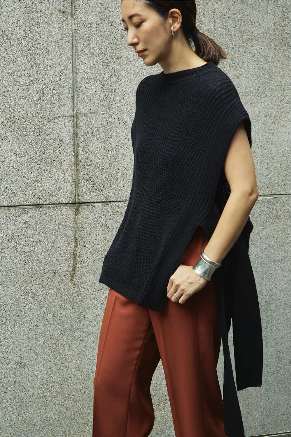 ノースリーブニットプルオーバーバックサテン　ジョーゼットパンツ