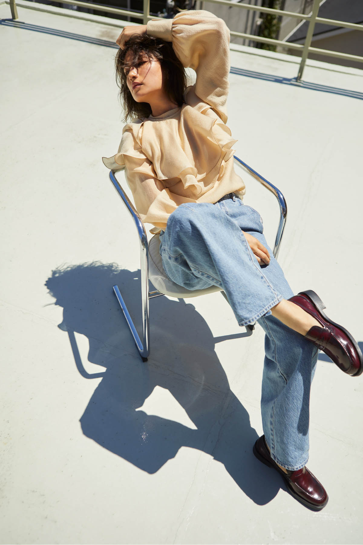 Ruffle_Blouse×Denim_Pants