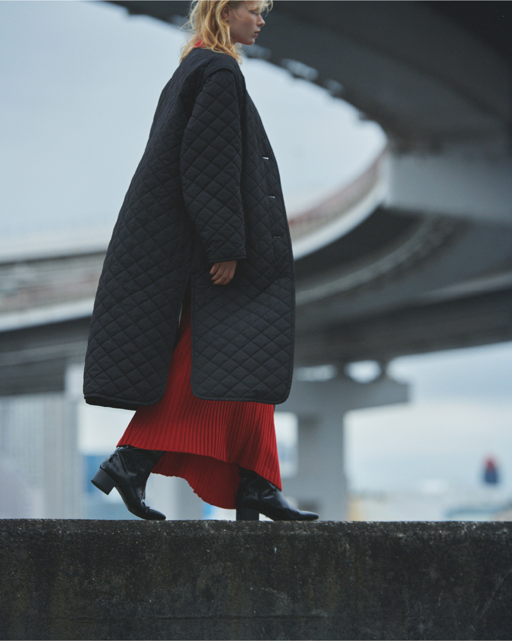 Quilted 2-way long coat、2WAY ribbed knit dressの着用イメージ