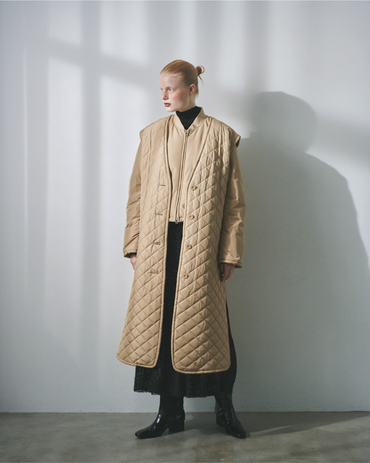Quilted 2-way long coat、Padding 2WAY short blouson、High neck knit tops、Spangled skirtの着用イメージ