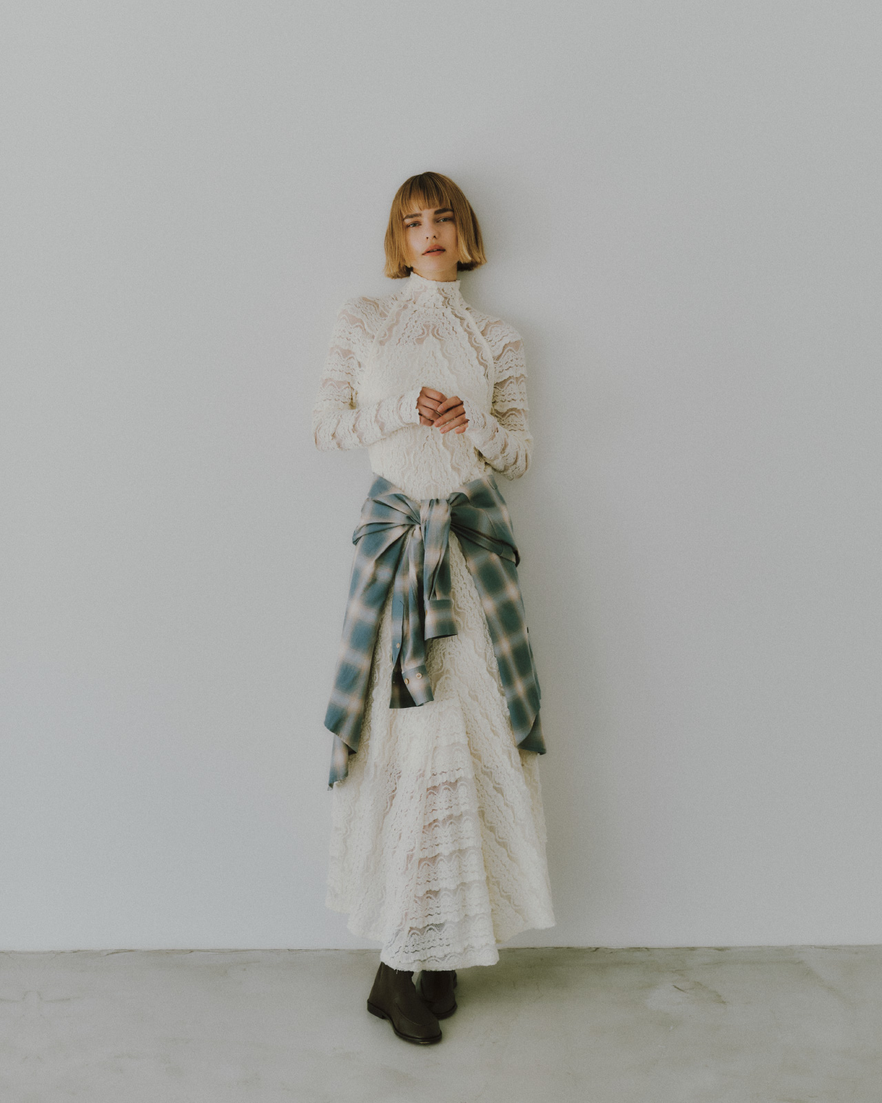ラッフルレース2WAYマキシドレス、カシュクール2WAYシャツの着用イメージ